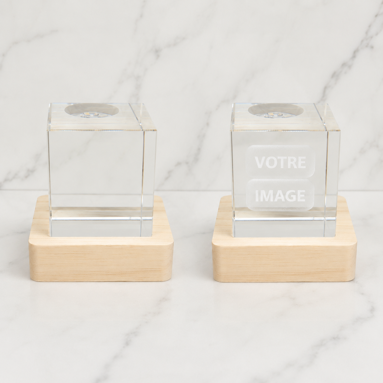 Veilleuse cristal gravé (cube sur socle bois)